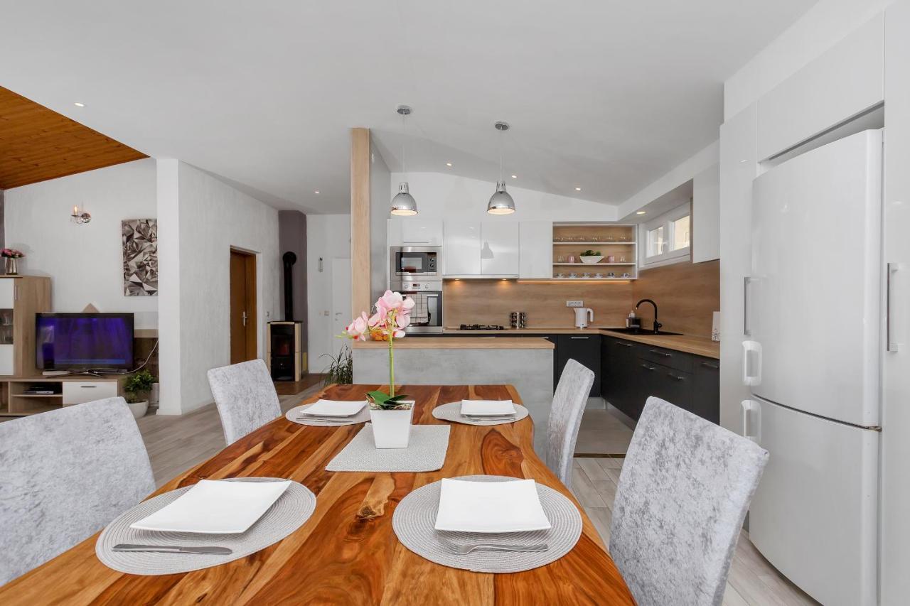 Apartments Rose Baška Voda Eksteriør bilde